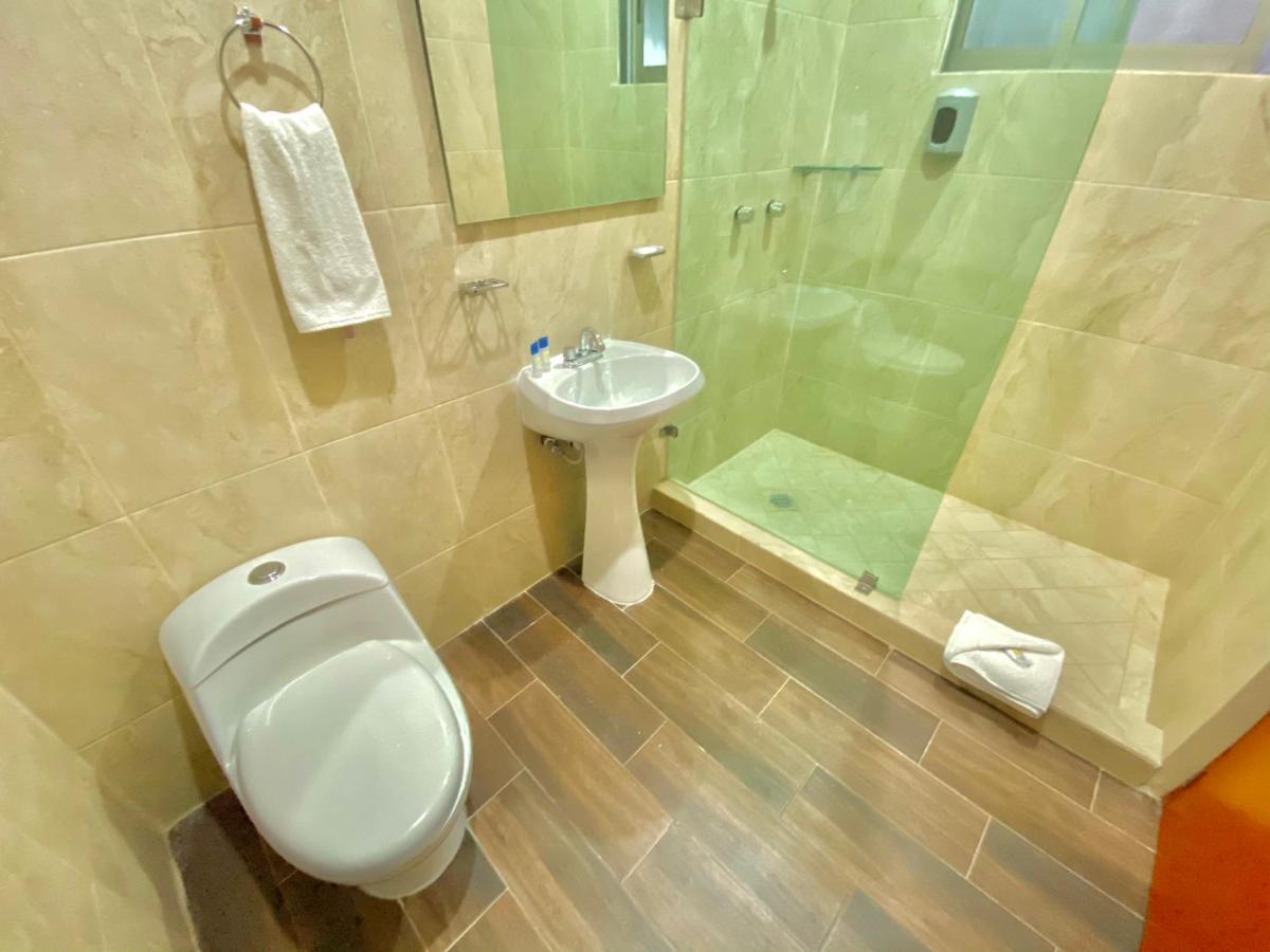 La Lola Hotel & Suites Mazatlán Buitenkant foto